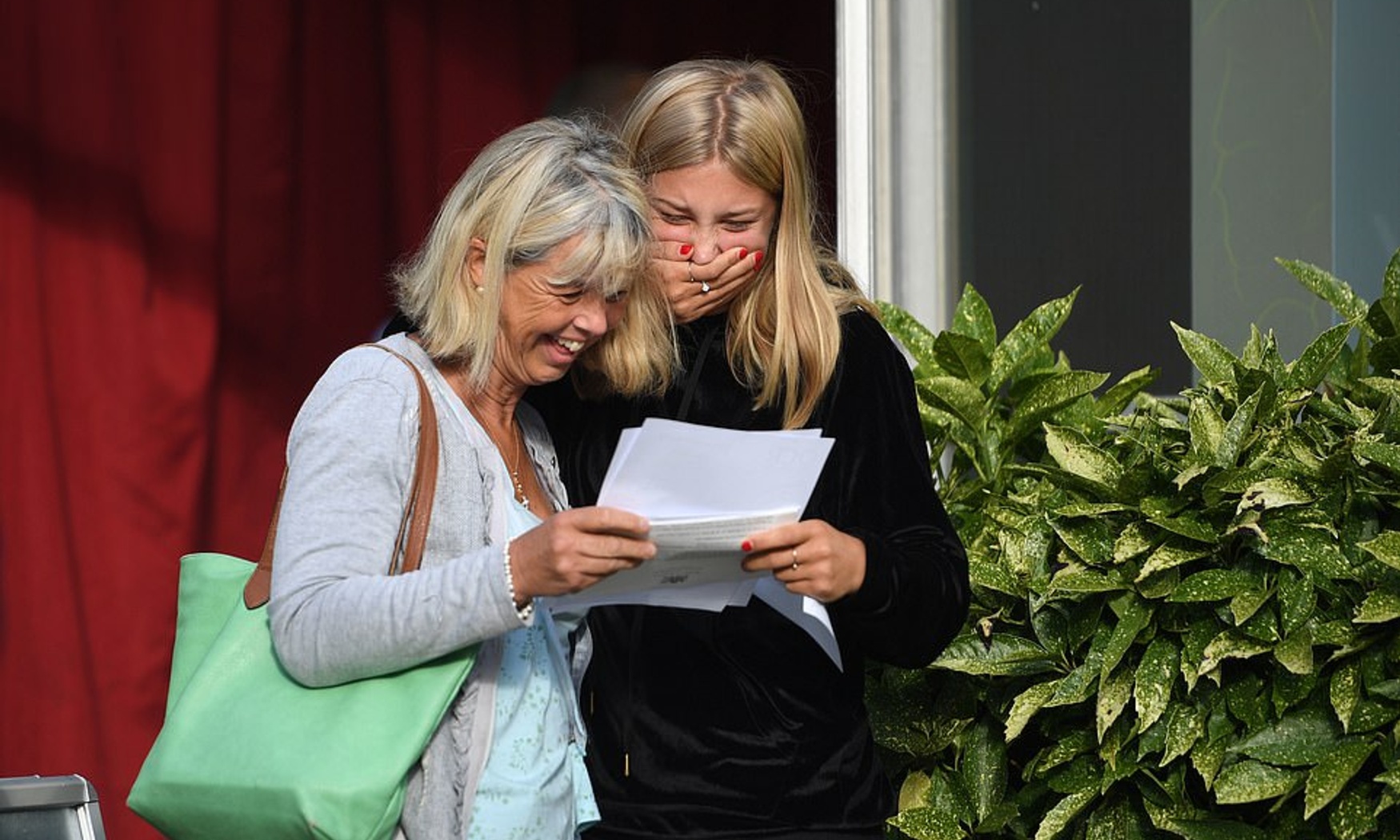 17303606-7359021-Lara_Wells_right_and_her_mother_Emma_receive_her_A_level_results-a-98_1565853843058.jpg